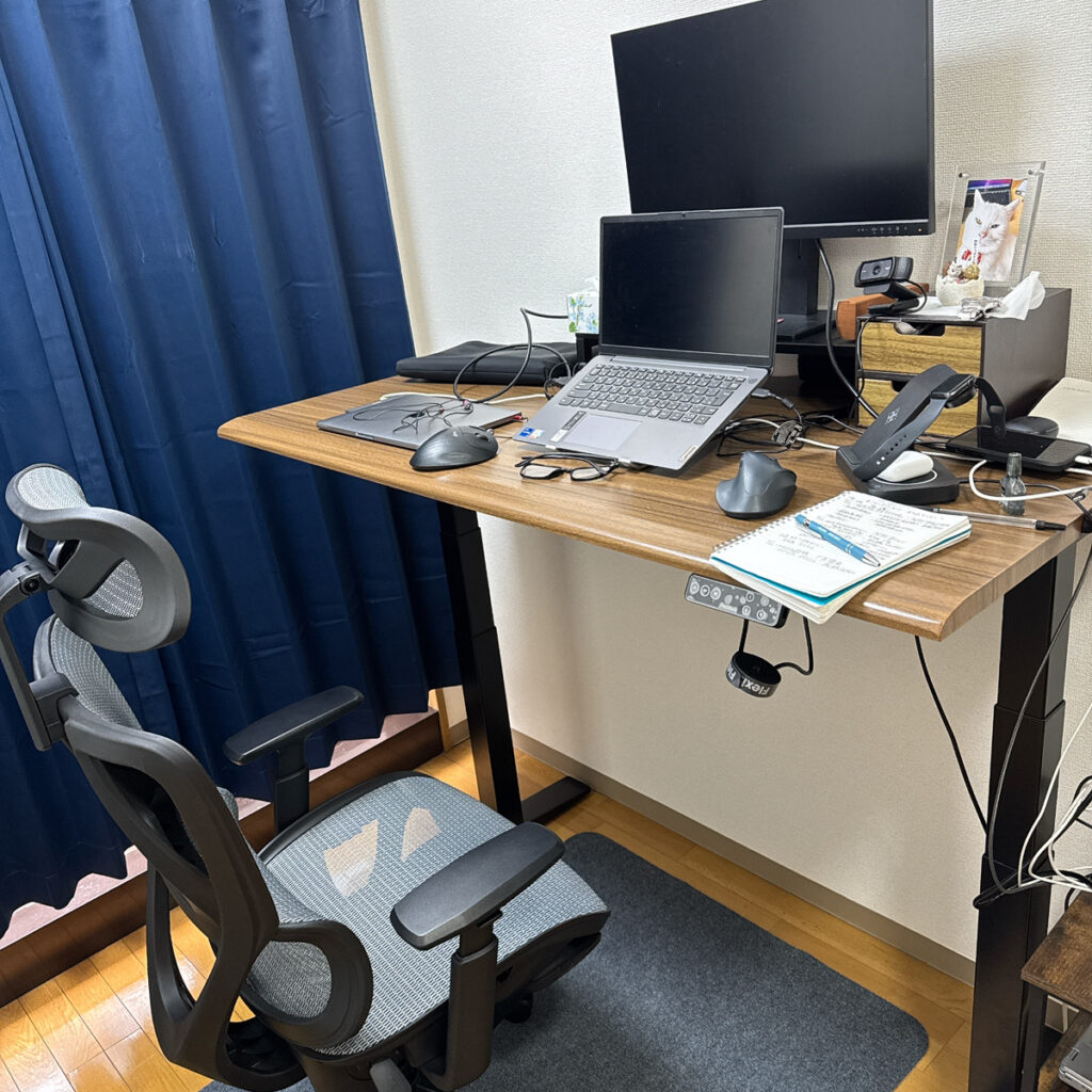 FlexiSpot作業風景